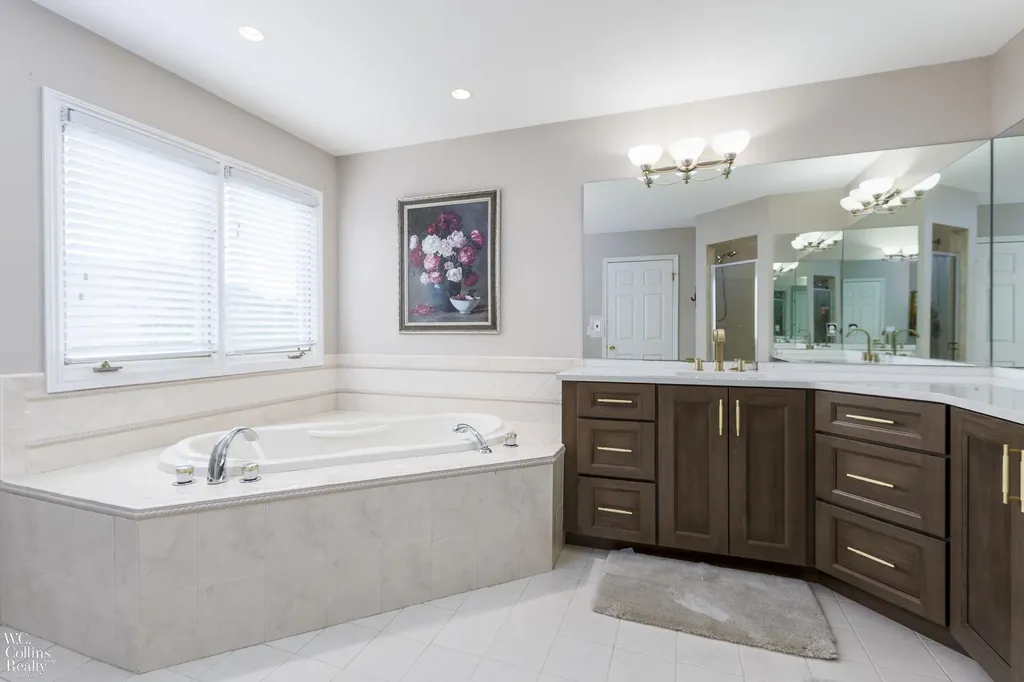 22297 Hazelton Ct Court Novi City MI 48374
