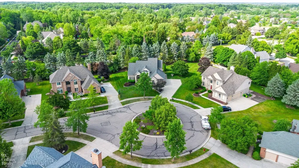 22297 Hazelton Ct Court Novi City MI 48374