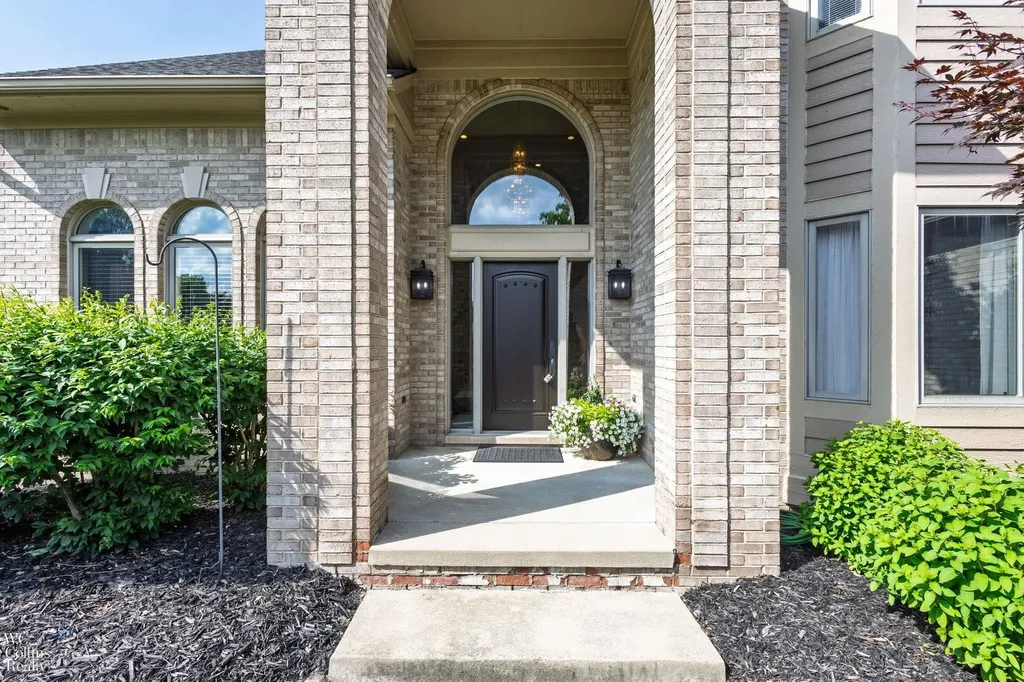 22297 Hazelton Ct Court Novi City MI 48374