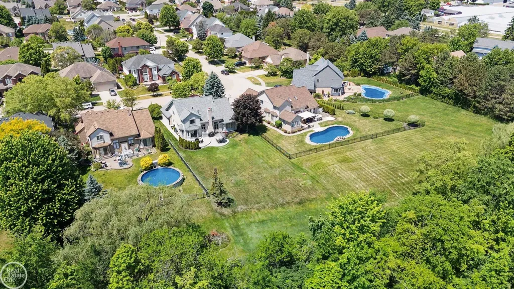 48710 Lafayette Drive Macomb Township MI 48044