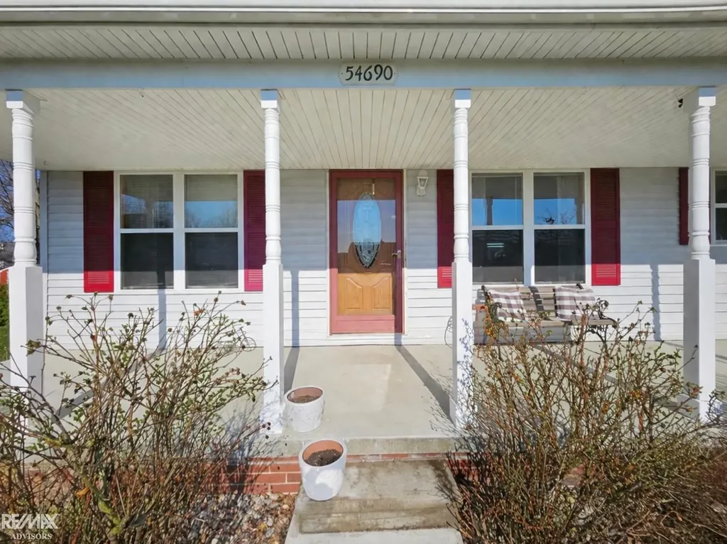 54690 Beacon Cove Circle New Baltimore City MI 48047