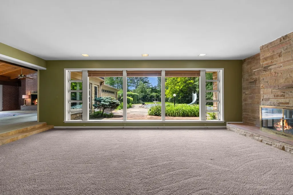 1427 Sunningdale Drive Grosse Pointe Woods City MI 48236