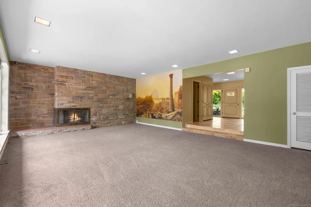 1427 Sunningdale Drive Grosse Pointe Woods City MI 48236