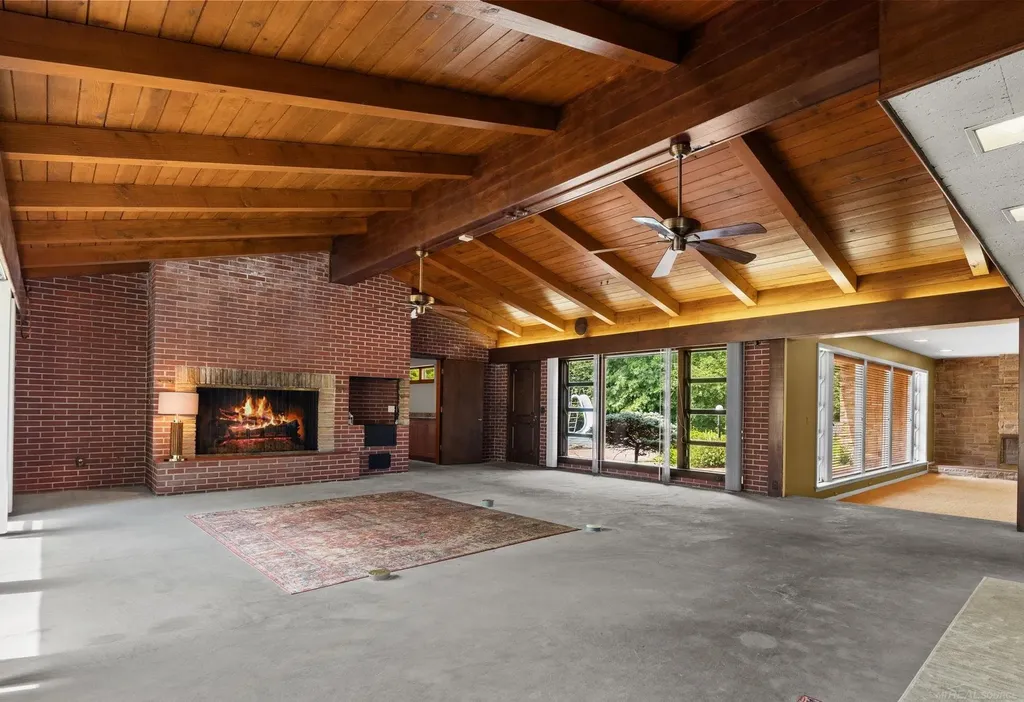 1427 Sunningdale Drive Grosse Pointe Woods City MI 48236