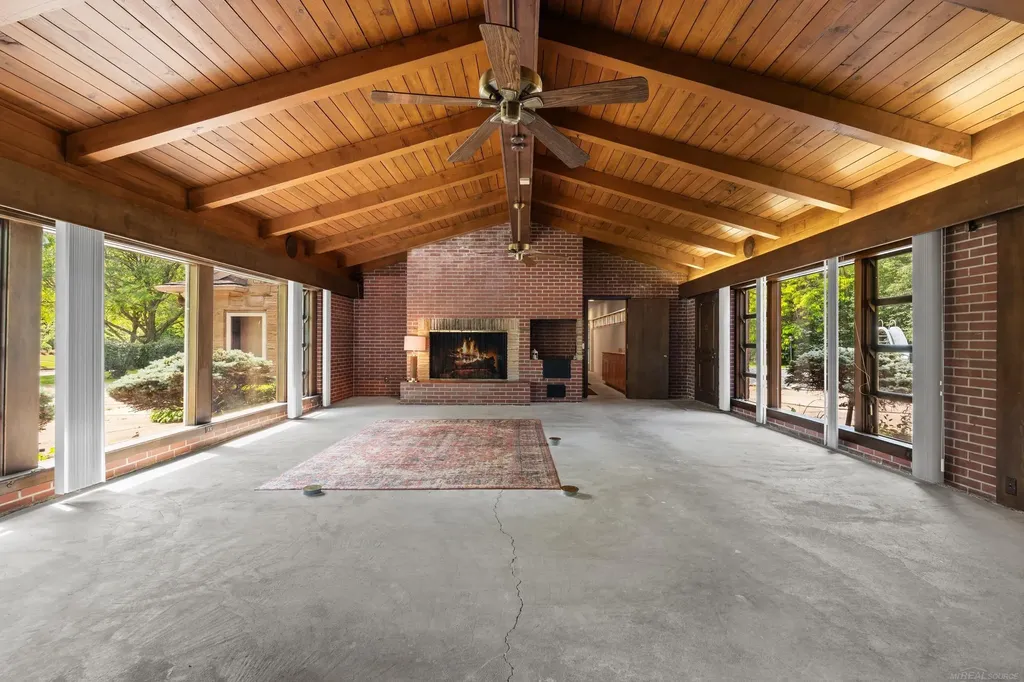 1427 Sunningdale Drive Grosse Pointe Woods City MI 48236