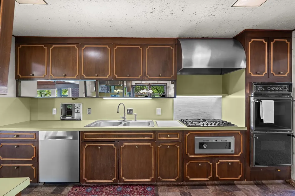 1427 Sunningdale Drive Grosse Pointe Woods City MI 48236