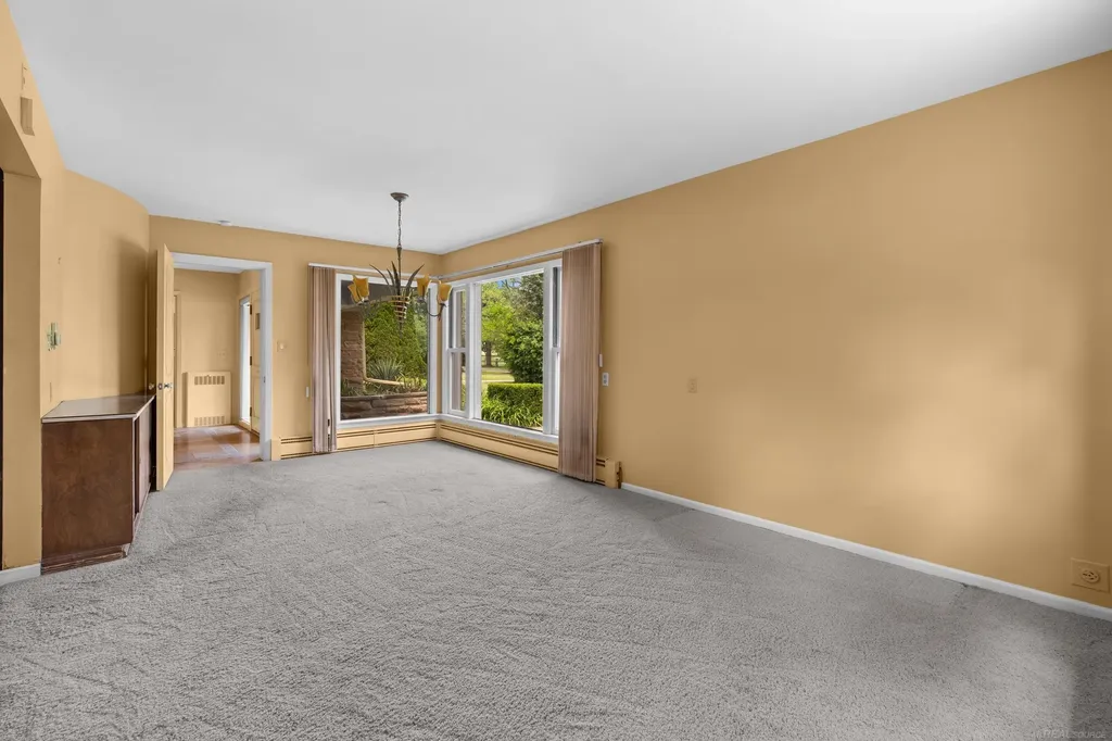 1427 Sunningdale Drive Grosse Pointe Woods City MI 48236