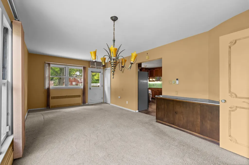 1427 Sunningdale Drive Grosse Pointe Woods City MI 48236