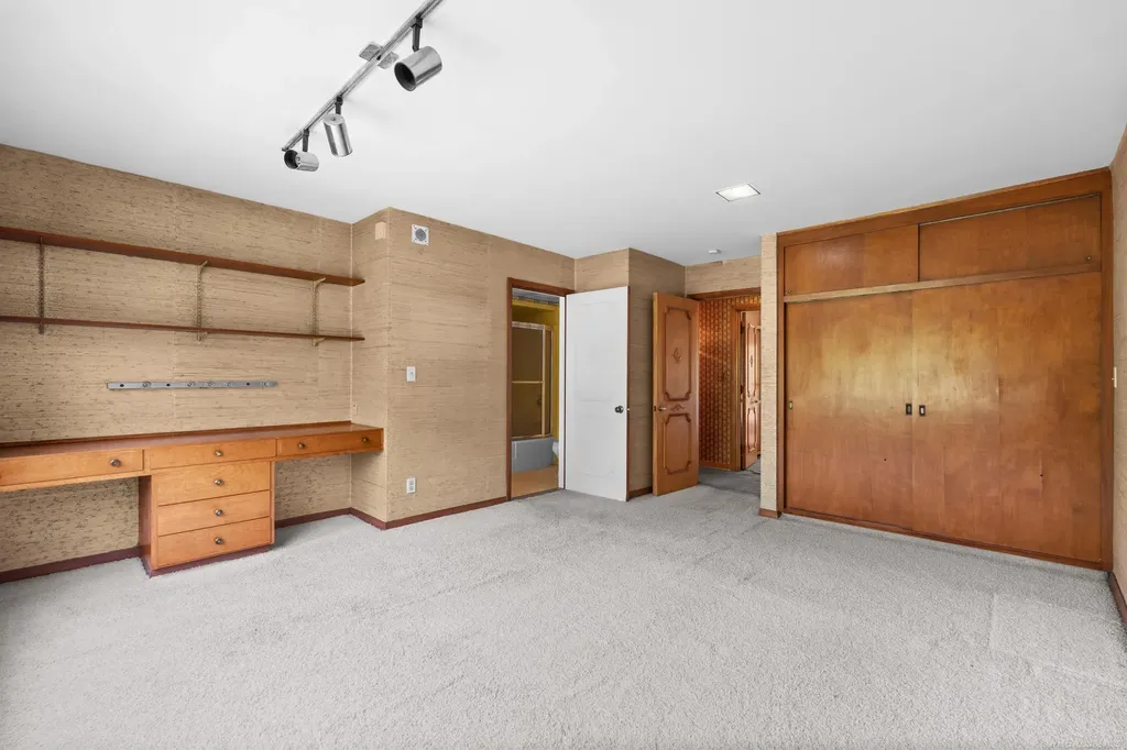 1427 Sunningdale Drive Grosse Pointe Woods City MI 48236