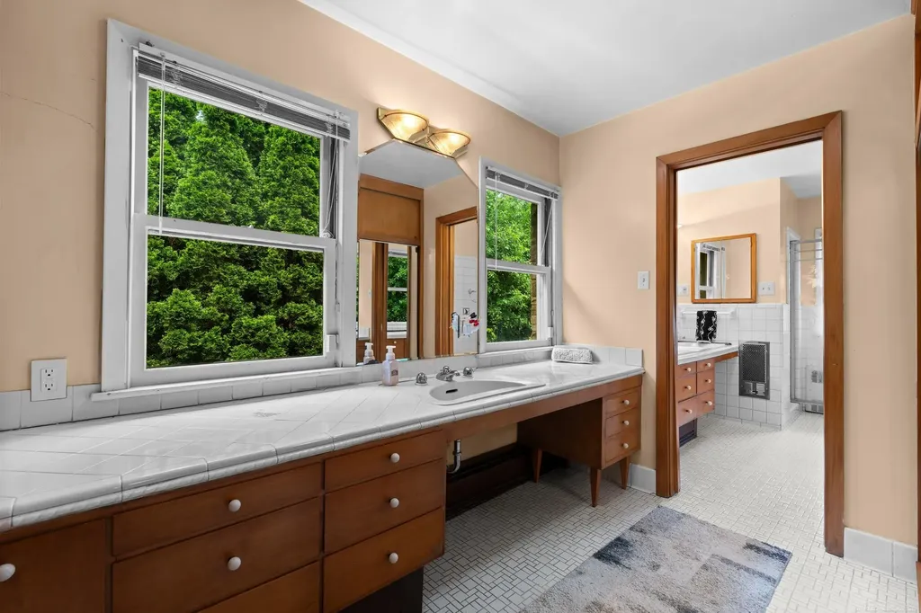 1427 Sunningdale Drive Grosse Pointe Woods City MI 48236