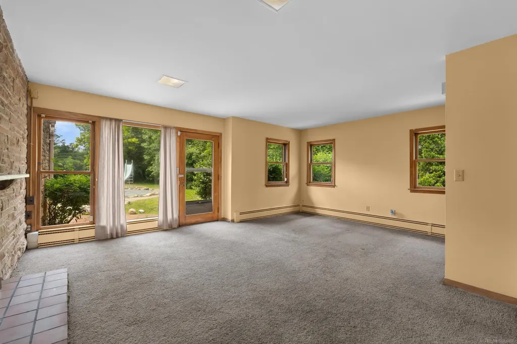 1427 Sunningdale Drive Grosse Pointe Woods City MI 48236