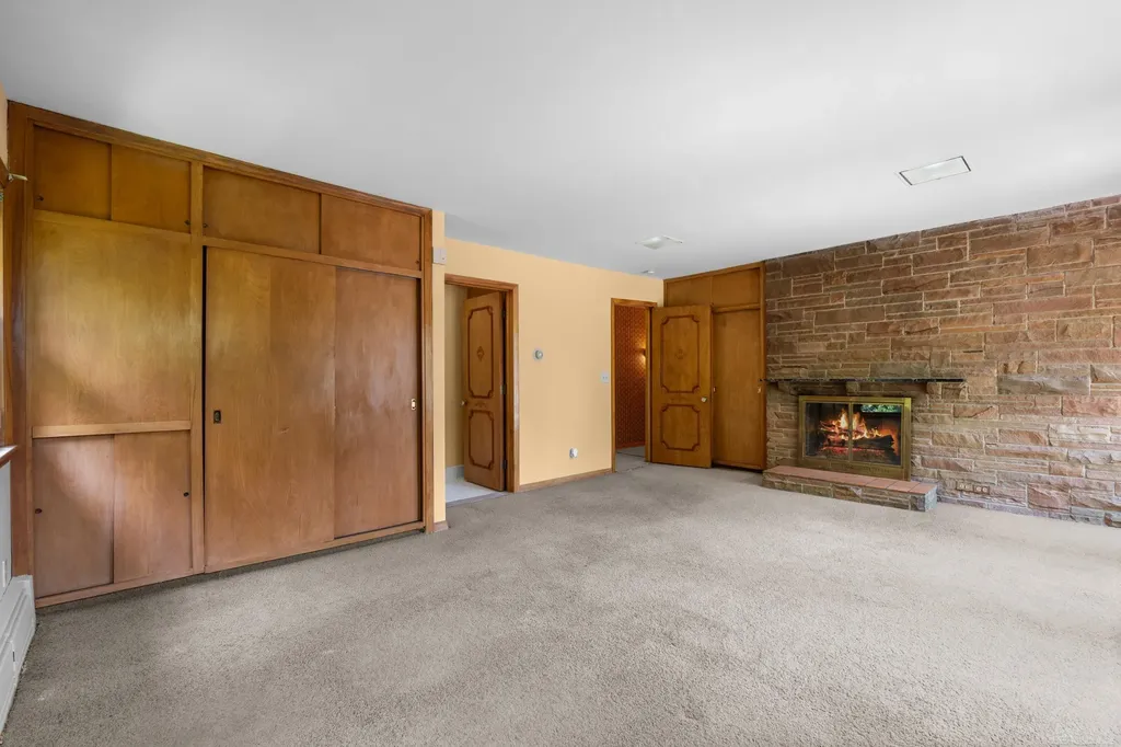 1427 Sunningdale Drive Grosse Pointe Woods City MI 48236