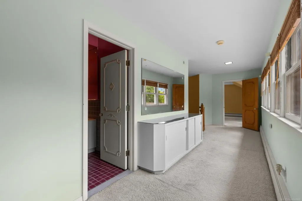 1427 Sunningdale Drive Grosse Pointe Woods City MI 48236