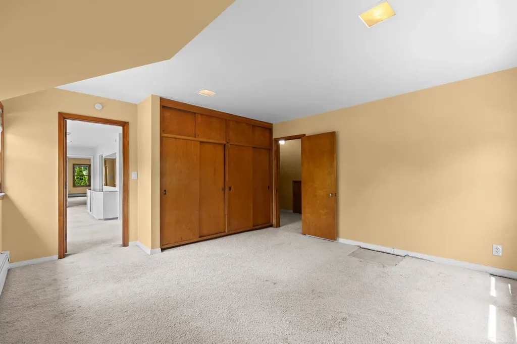 1427 Sunningdale Drive Grosse Pointe Woods City MI 48236