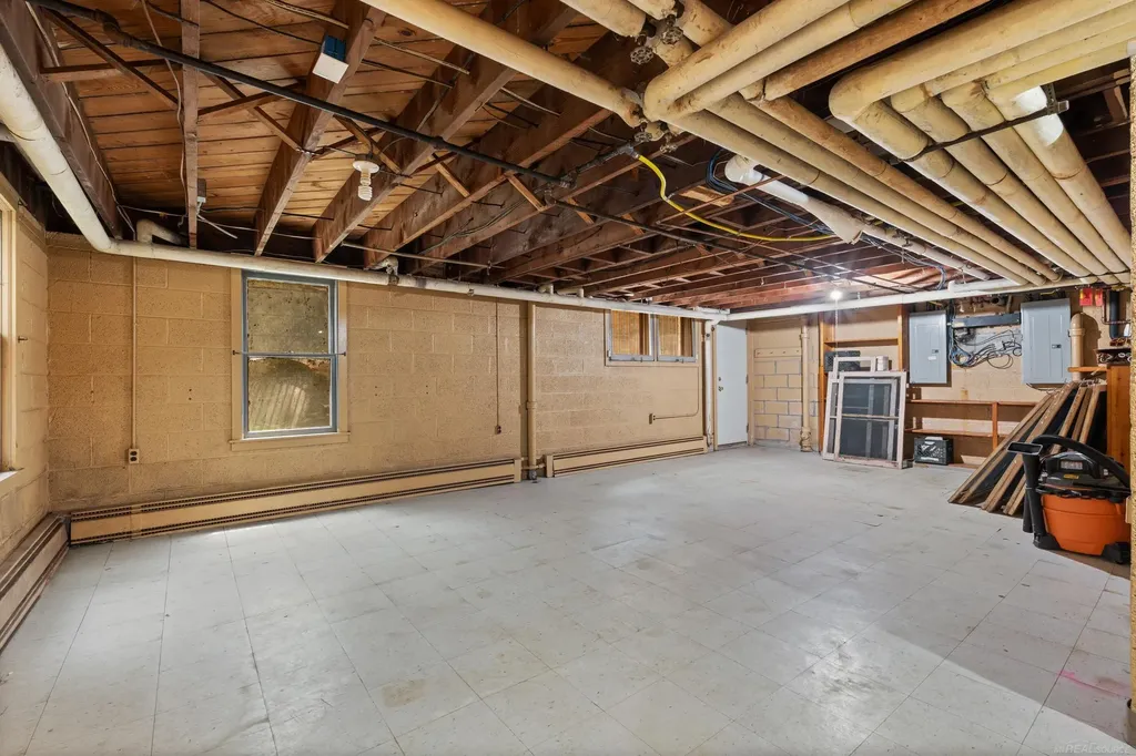 1427 Sunningdale Drive Grosse Pointe Woods City MI 48236