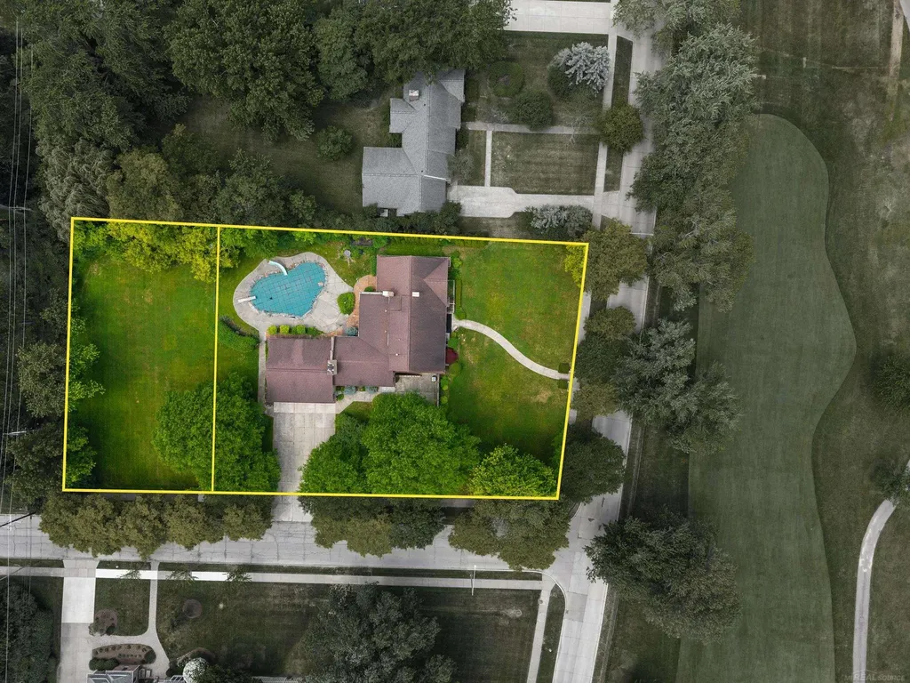 1427 Sunningdale Drive Grosse Pointe Woods City MI 48236