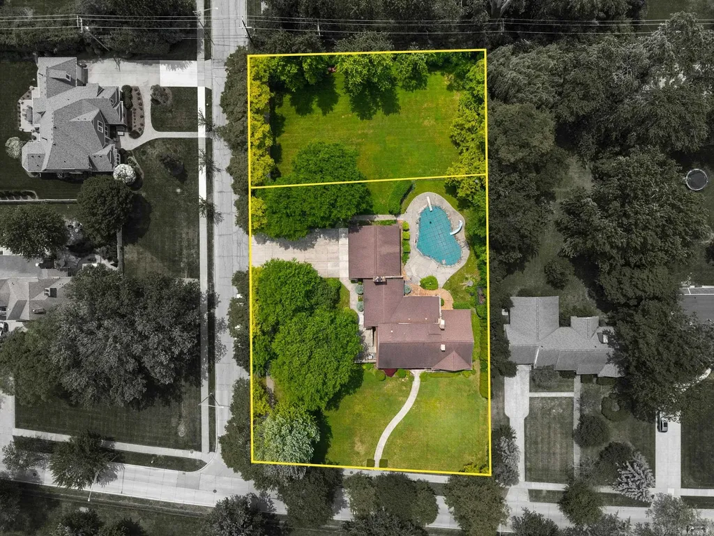 1427 Sunningdale Drive Grosse Pointe Woods City MI 48236