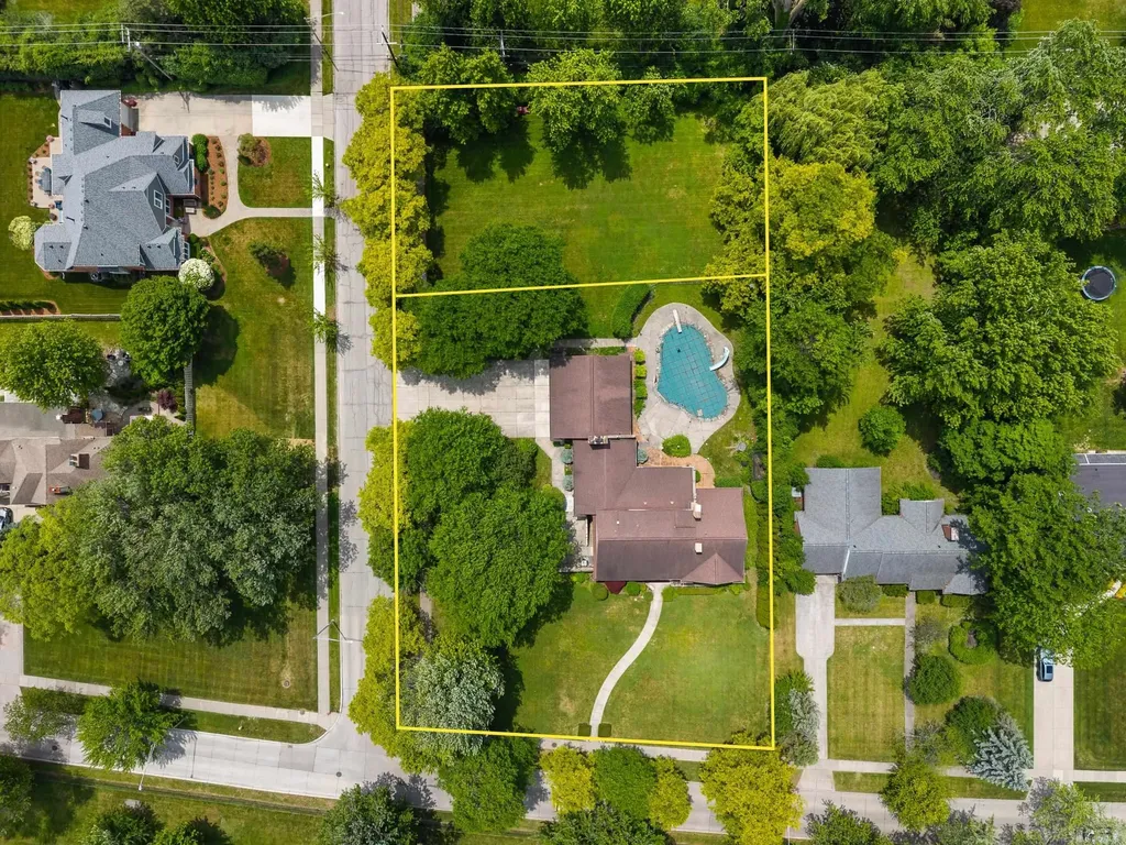 1427 Sunningdale Drive Grosse Pointe Woods City MI 48236