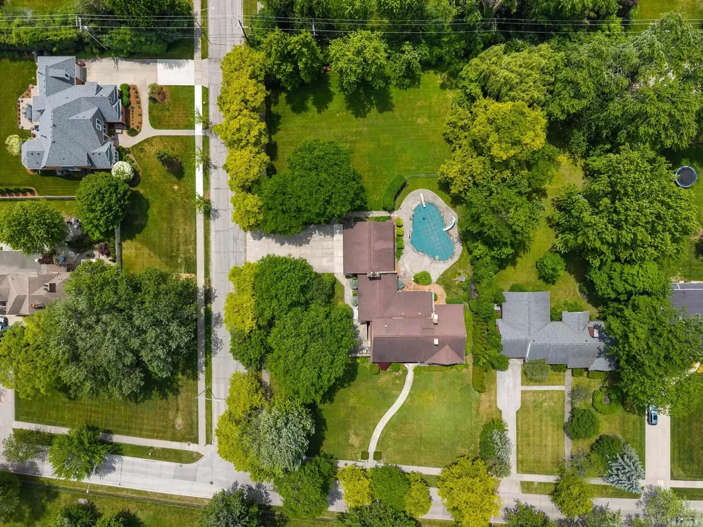 1427 Sunningdale Drive Grosse Pointe Woods City MI 48236