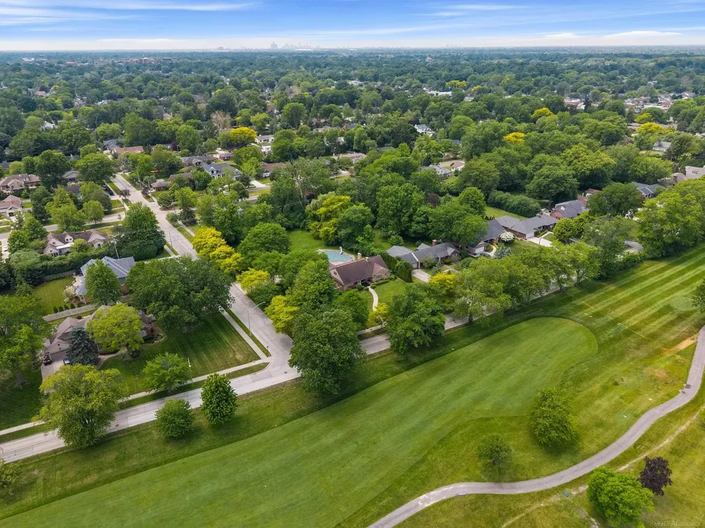 1427 Sunningdale Drive Grosse Pointe Woods City MI 48236