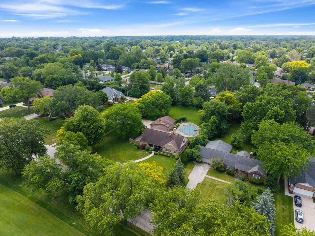 1427 Sunningdale Drive Grosse Pointe Woods City MI 48236