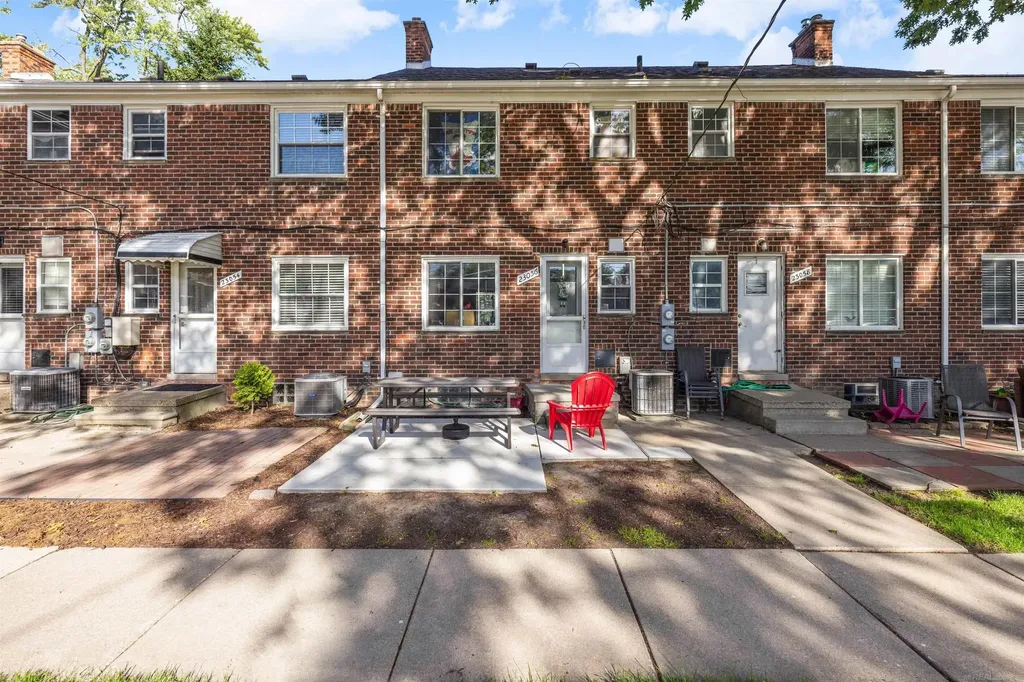 23056 Gary Lane St. Clair Shores City MI 48080