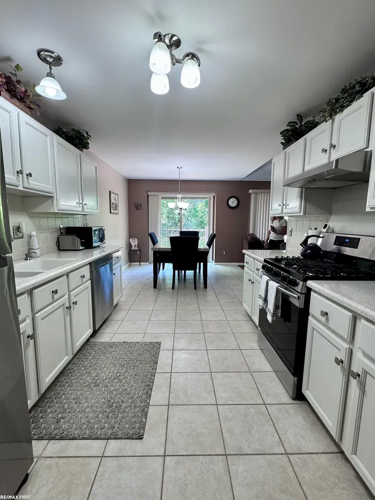 15330 Pebble Pointe Court Clinton Charter Township MI 48038