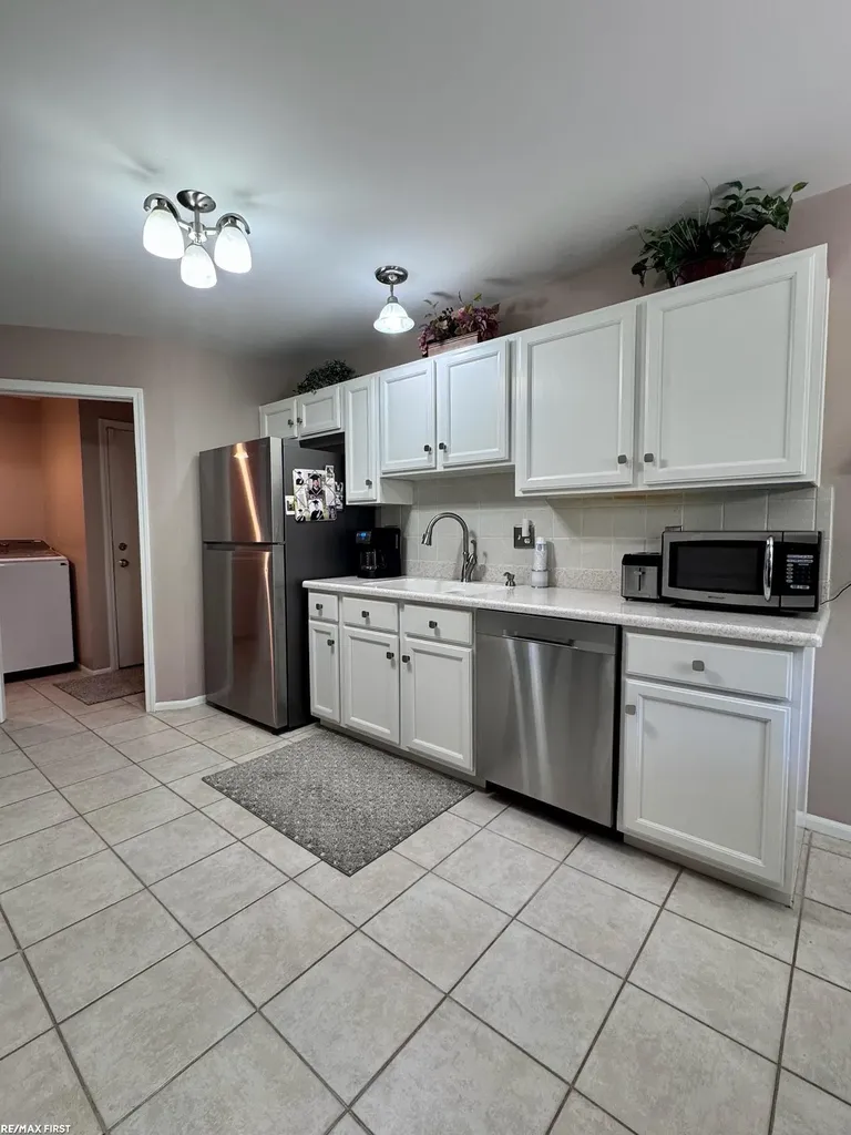 15330 Pebble Pointe Court Clinton Charter Township MI 48038