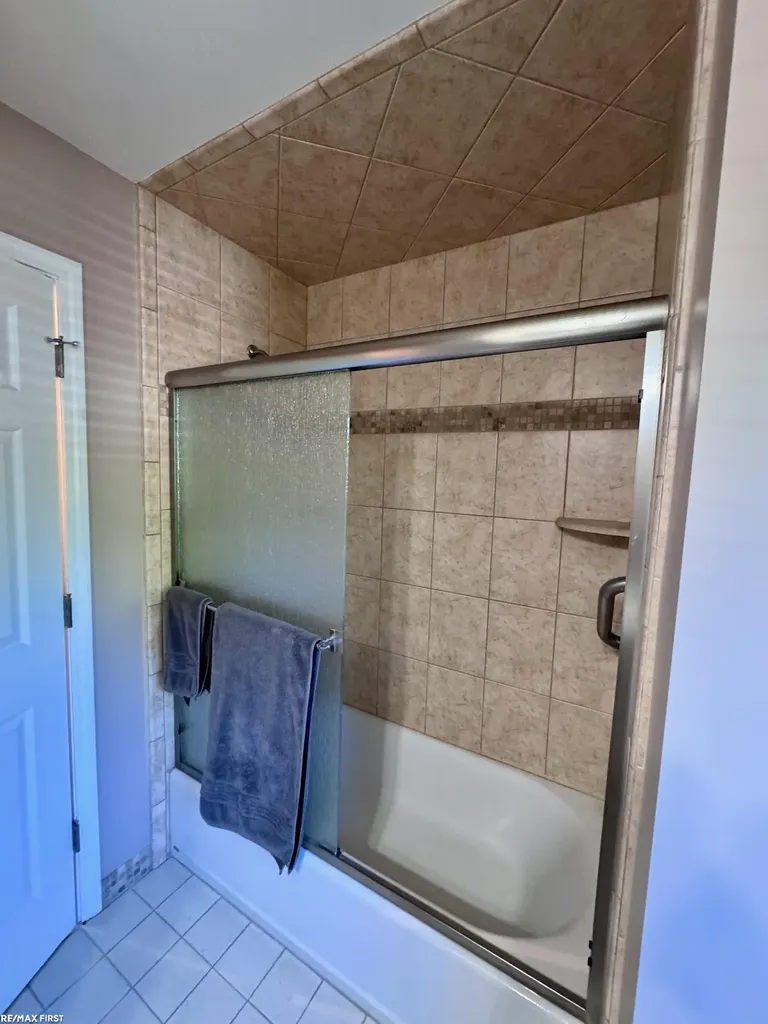 15330 Pebble Pointe Court Clinton Charter Township MI 48038