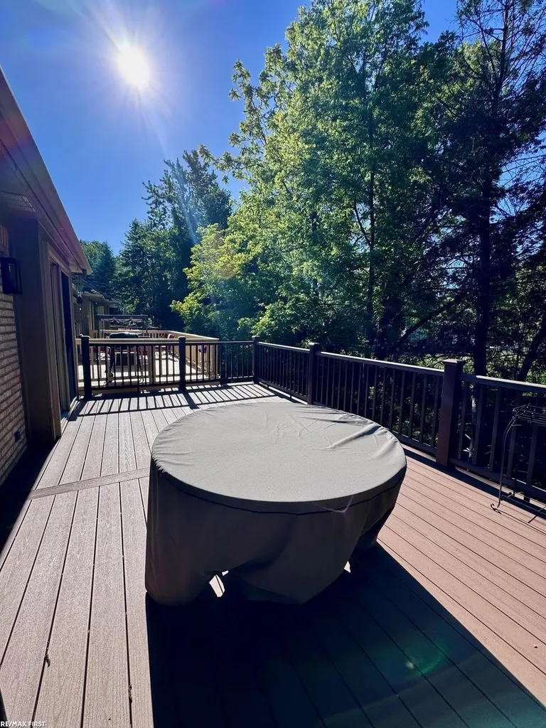 15330 Pebble Pointe Court Clinton Charter Township MI 48038