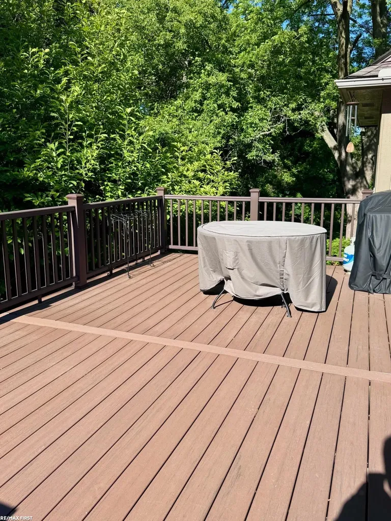 15330 Pebble Pointe Court Clinton Charter Township MI 48038