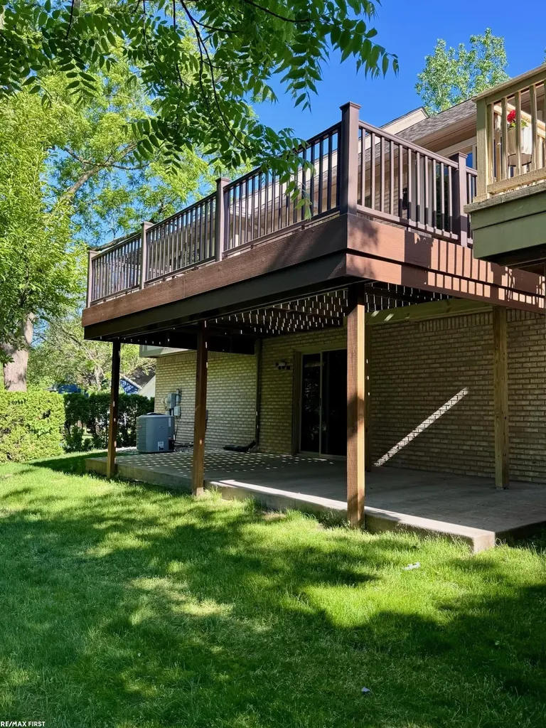 15330 Pebble Pointe Court Clinton Charter Township MI 48038