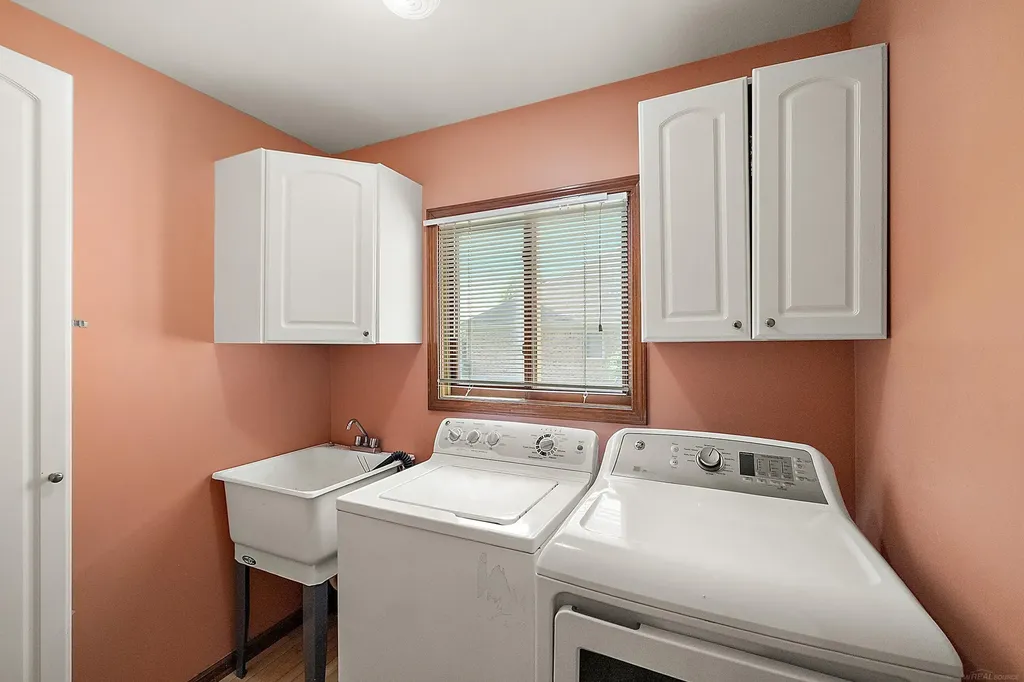 48626 Thorncroft Drive Macomb Township MI 48044
