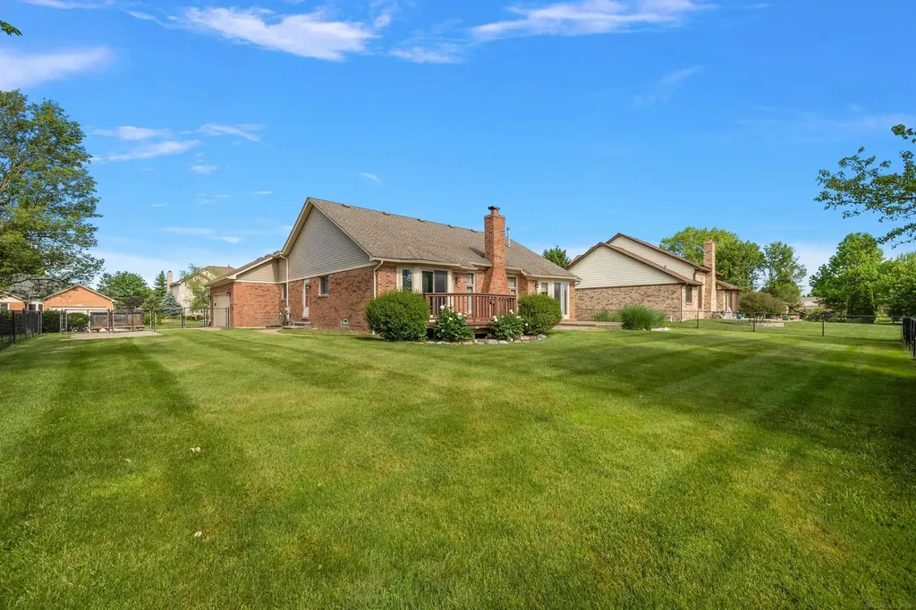 48626 Thorncroft Drive Macomb Township MI 48044