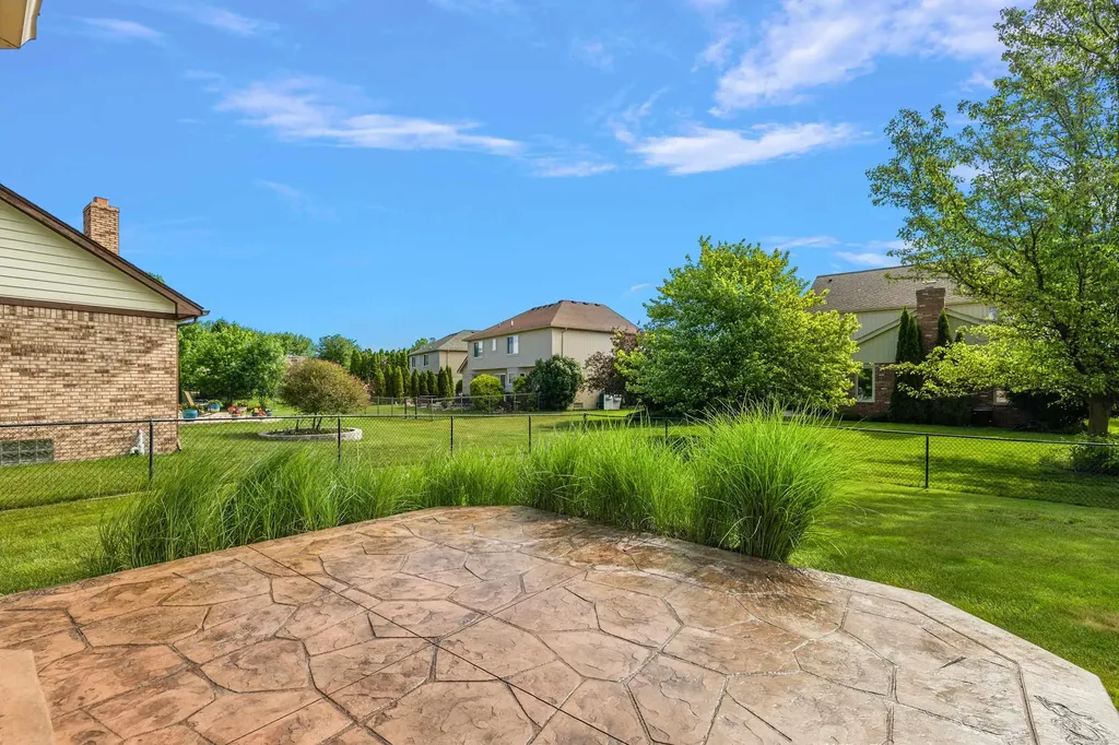 48626 Thorncroft Drive Macomb Township MI 48044