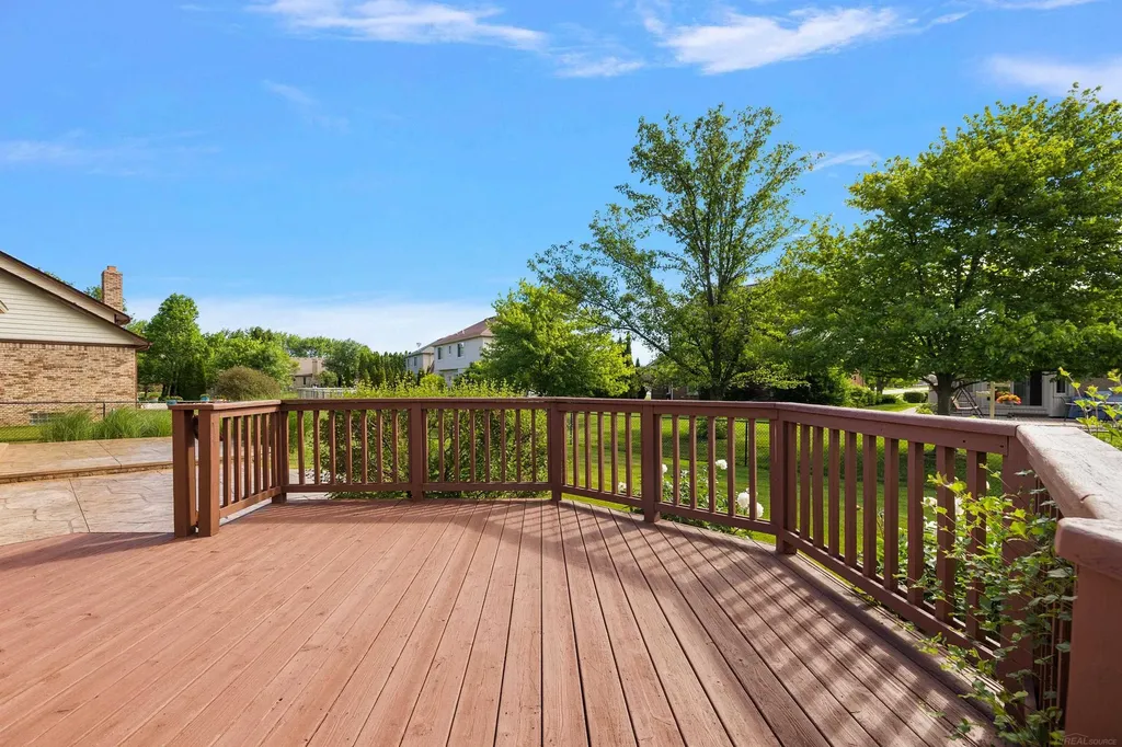 48626 Thorncroft Drive Macomb Township MI 48044