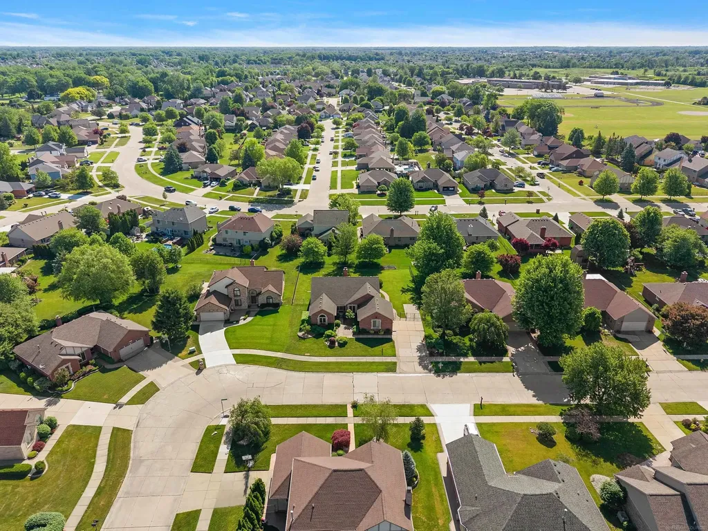 48626 Thorncroft Drive Macomb Township MI 48044