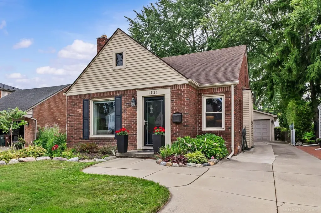 1521 Hampton Road Grosse Pointe Woods City MI 48236