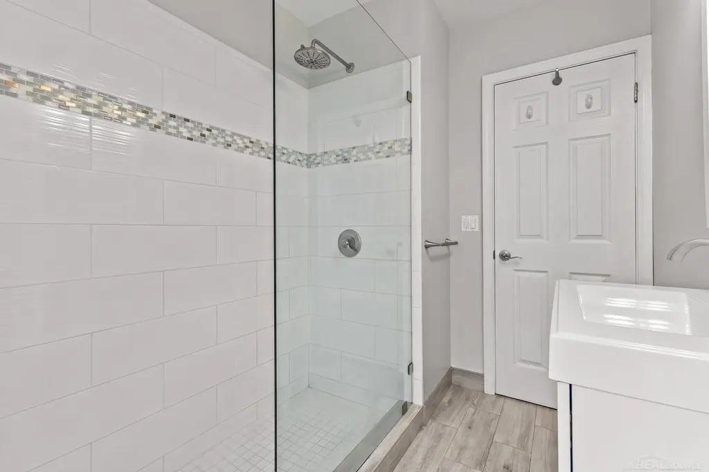 1521 Hampton Road Grosse Pointe Woods City MI 48236