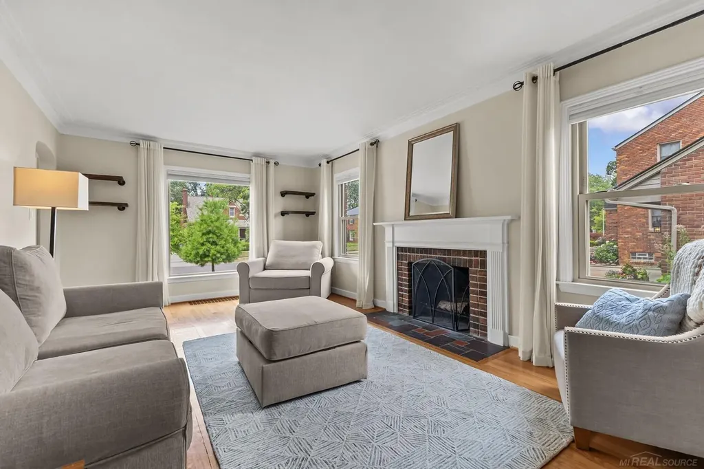 1521 Hampton Road Grosse Pointe Woods City MI 48236