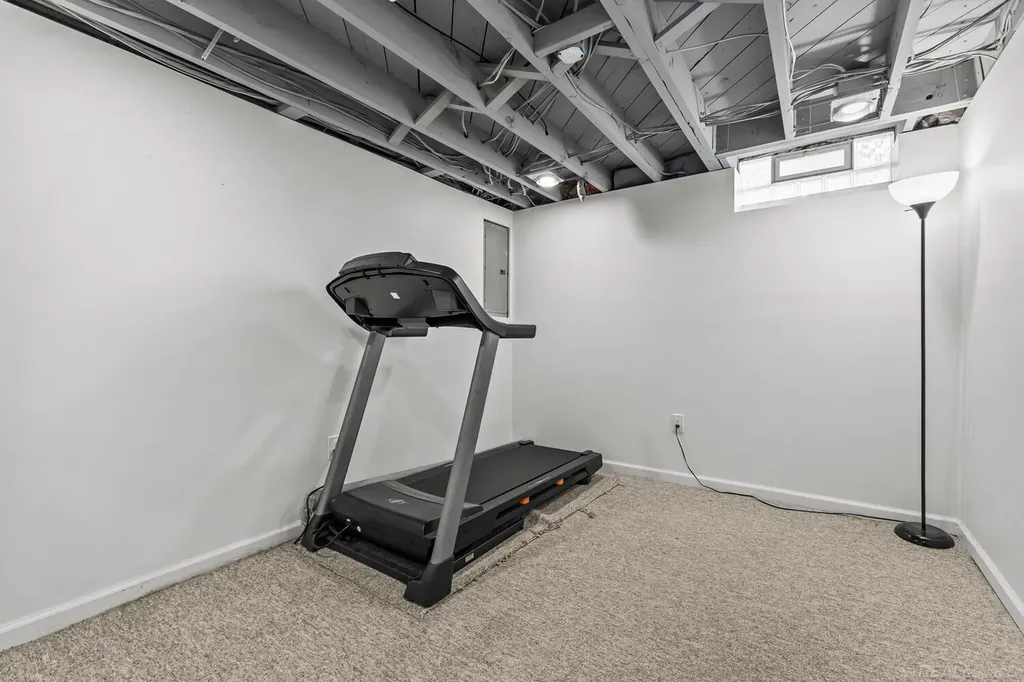 1521 Hampton Road Grosse Pointe Woods City MI 48236