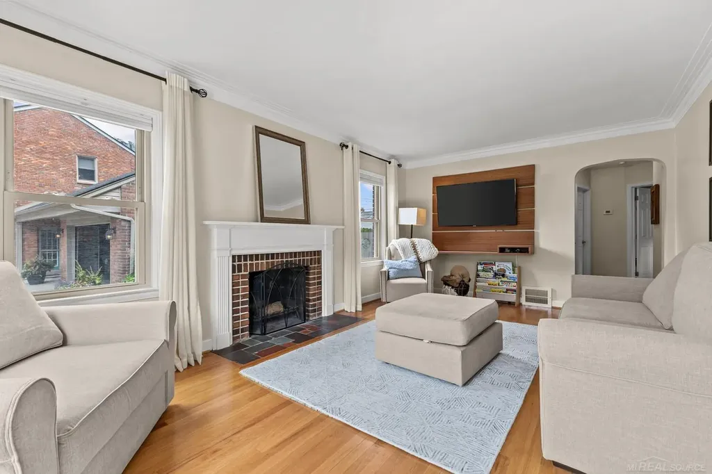 1521 Hampton Road Grosse Pointe Woods City MI 48236