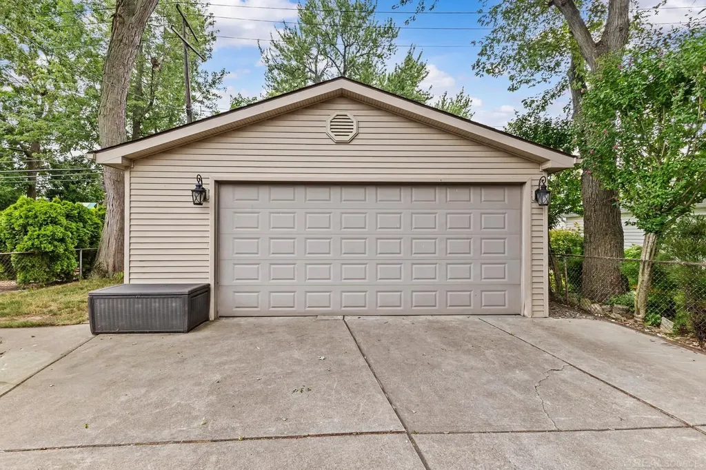 1521 Hampton Road Grosse Pointe Woods City MI 48236