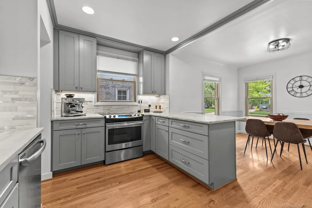 1521 Hampton Road Grosse Pointe Woods City MI 48236