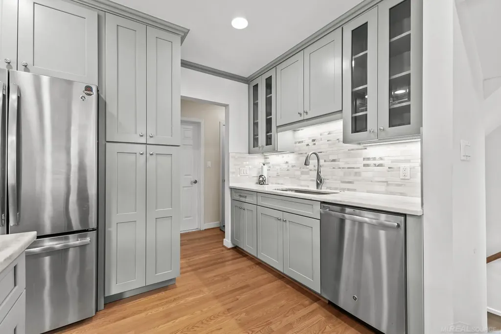 1521 Hampton Road Grosse Pointe Woods City MI 48236