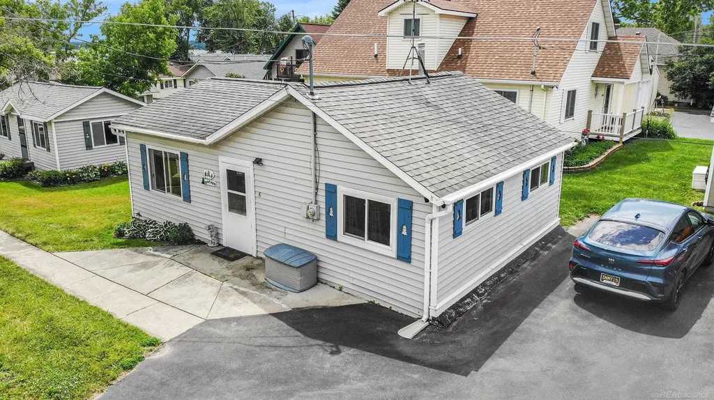 6366 W Houghton Lake Drive Roscommon Village MI 48629