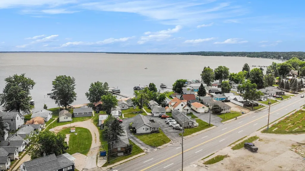 6366 W Houghton Lake Drive Roscommon Village MI 48629