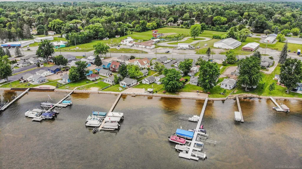 6366 W Houghton Lake Drive Roscommon Village MI 48629