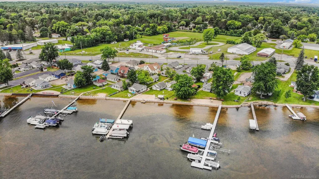 6366 W Houghton Lake Drive Roscommon Village MI 48629