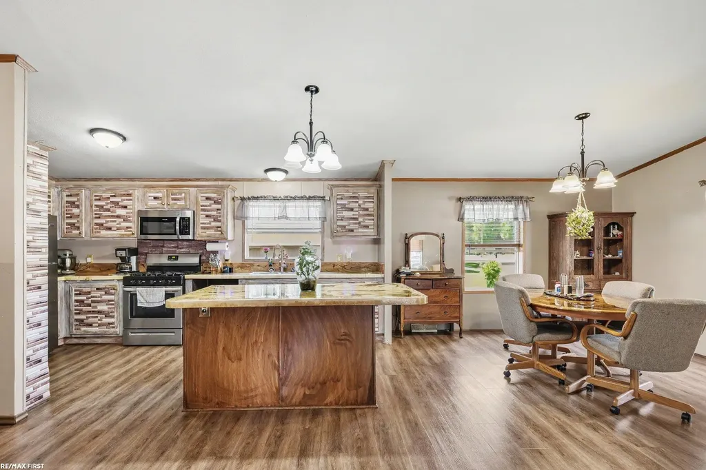 9642 Meadowbrook Street Clay Township MI 48001